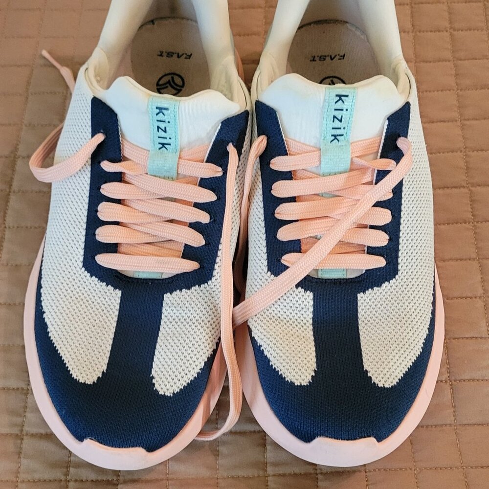 Kizic Sneakers